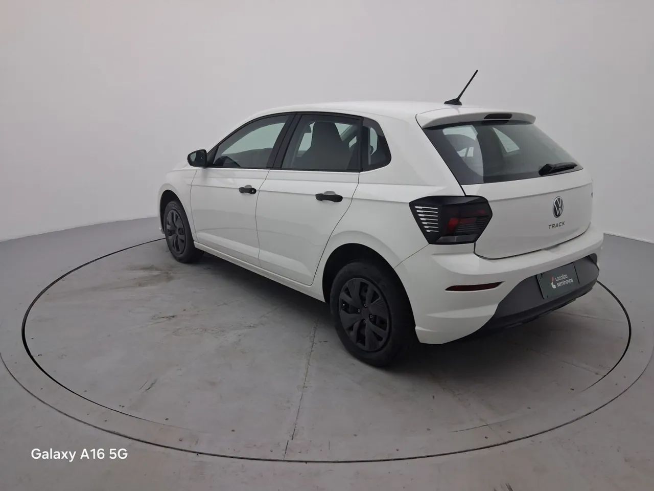 Volkswagen Polo Track 1.0 Flex 12V 5p, foto 3 de 18