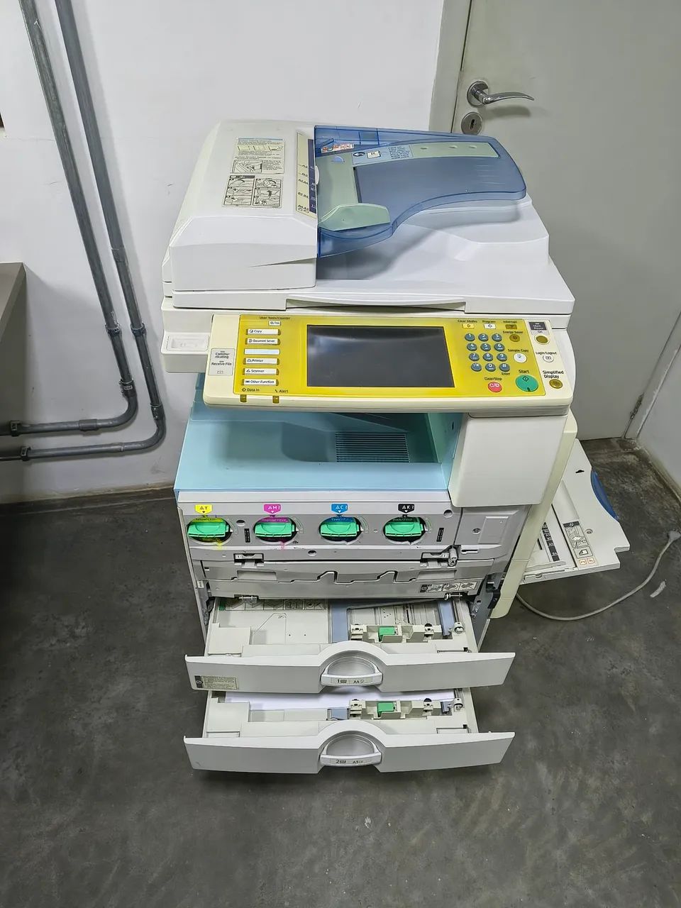 Copiadora Ricoh MP C2051 - Foto 2