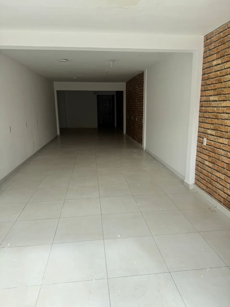 Alugo imóvel comercial com bastante espaço na marginal da Ayrton Senna  - Foto 2
