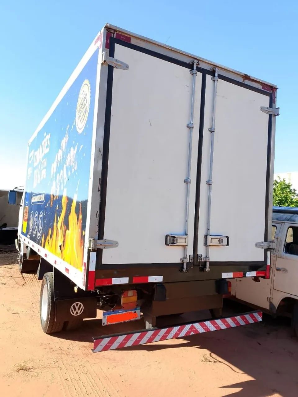 Caminhão baú refrigerado - Foto 4