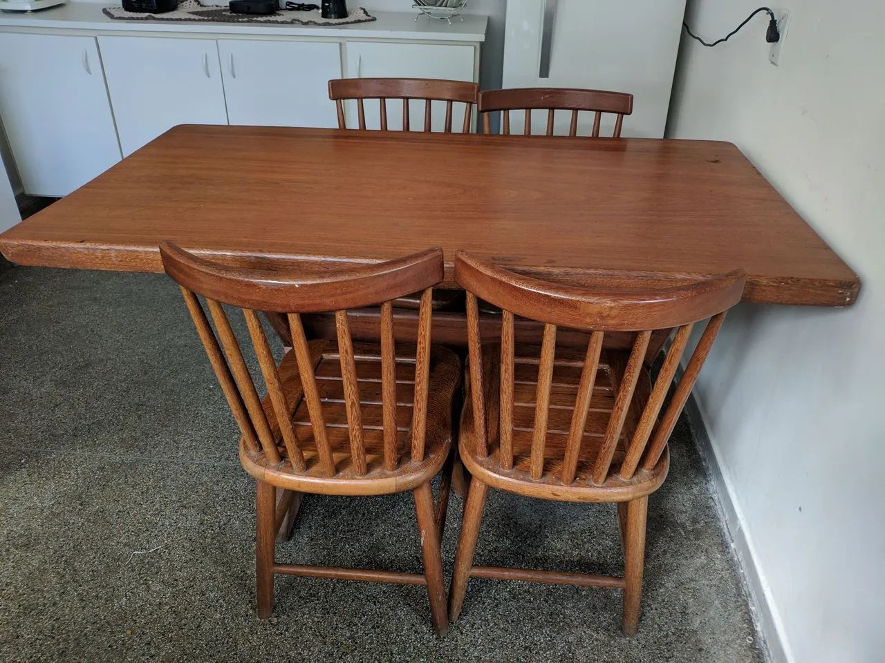 Conjunto de Mesa e 4 Cadeiras em Madeira Maciça - Foto 3