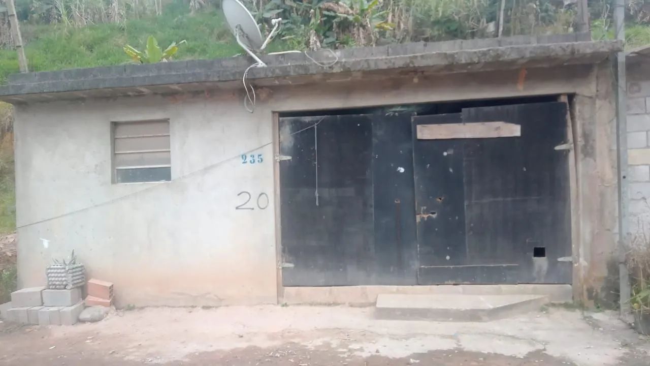 Vende um  terreno com 3 cômodo  já pronto 