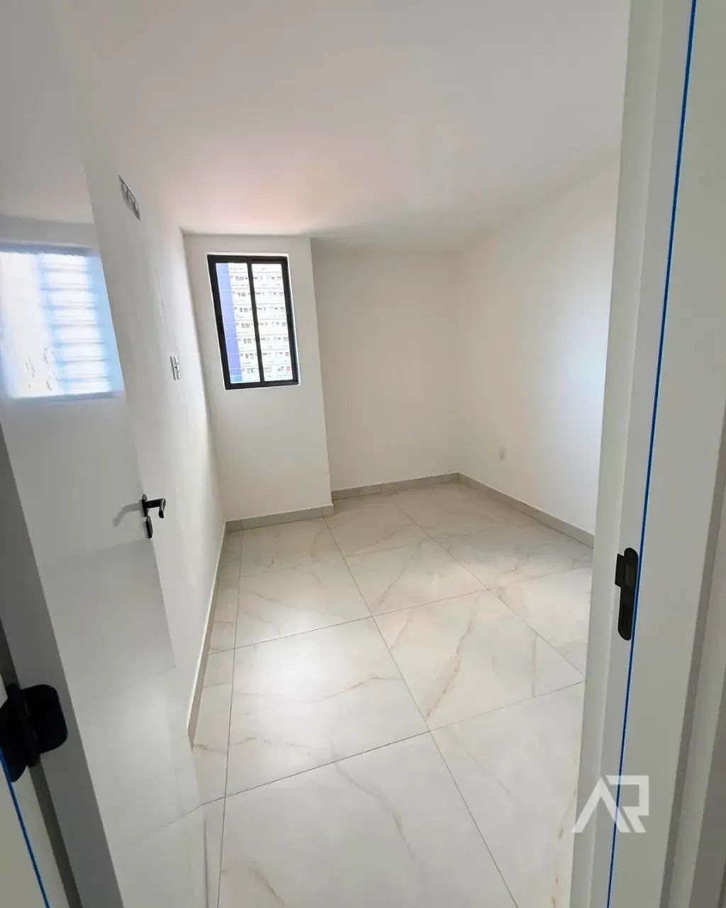 Venda no Bairro dos Estados: 3 Quartos, Varanda e Nascente - Foto 5