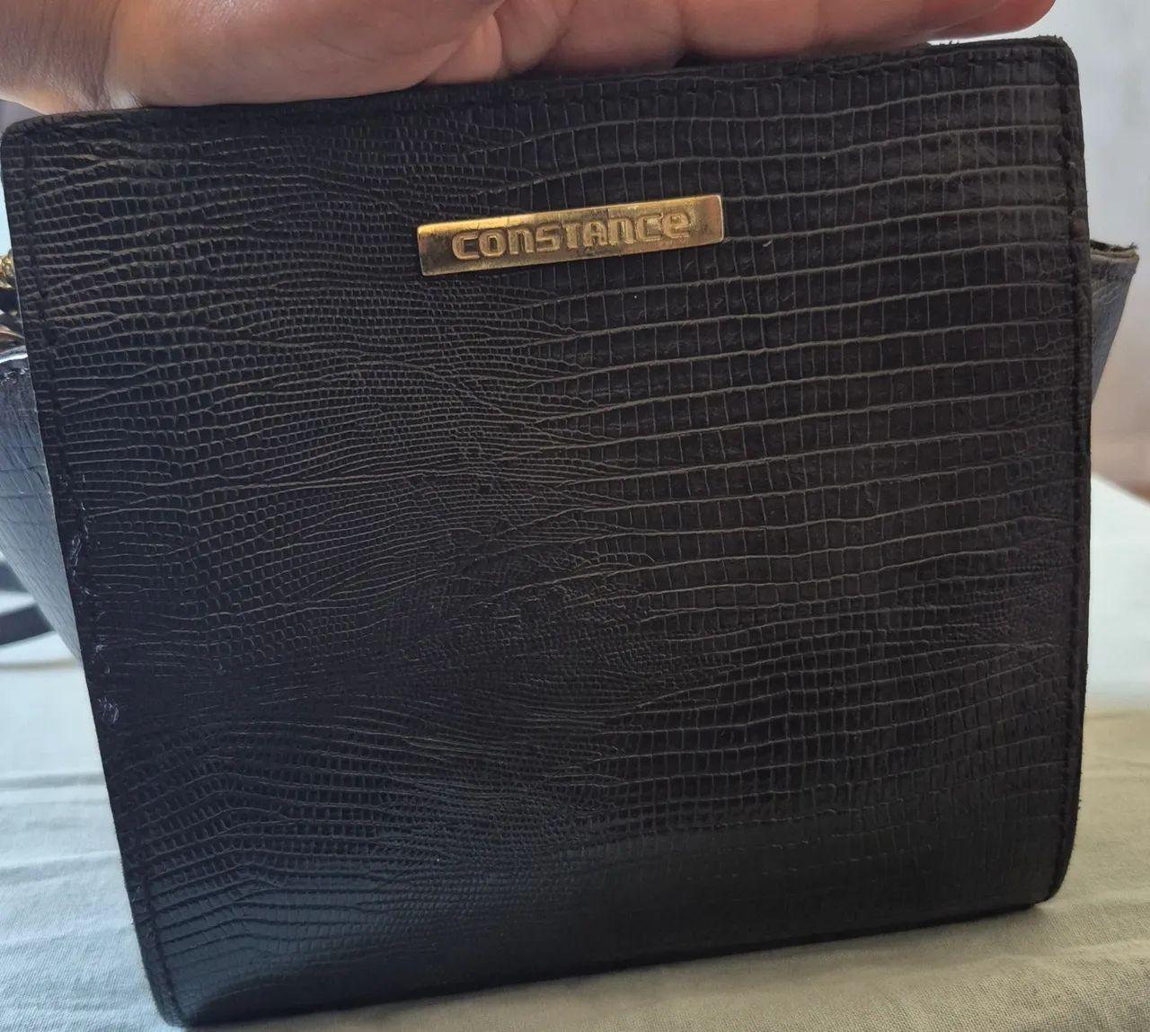 Bolsa lateral preta marca constance