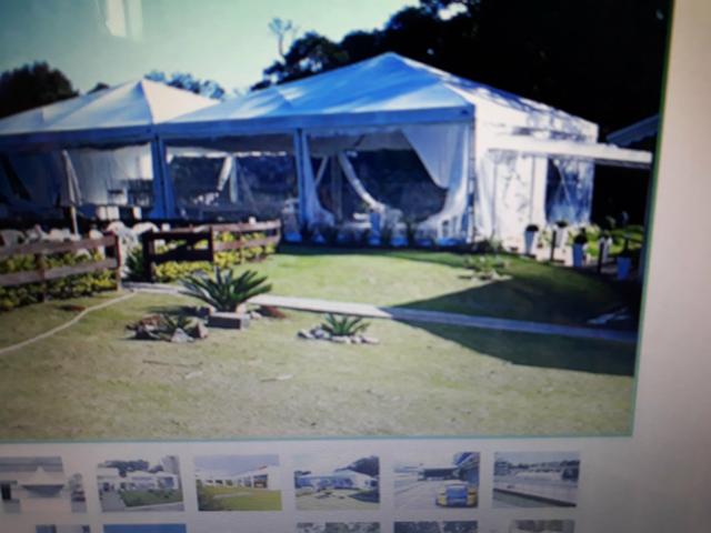 Tenda piramidal 12 por 12 completa com paredes.