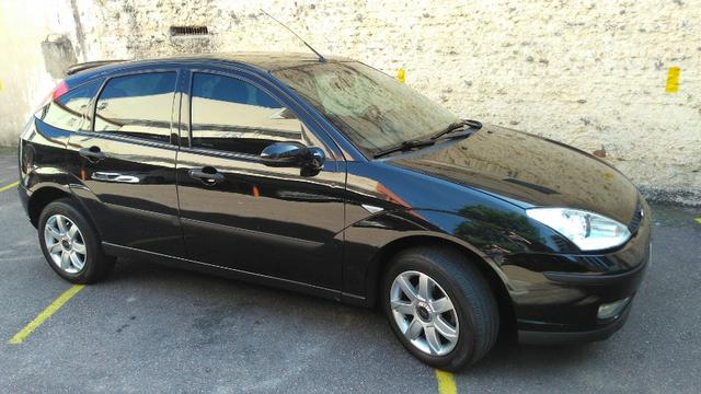 Focus Hatch GLX 2.0, 91 mil km, particular, nunca bateu, motor Duratec 147 cv - Foto 5