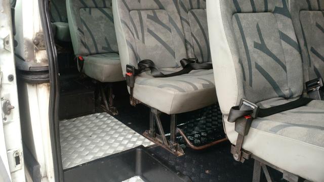 Renault master 2.5 minibus 16 lugares teto alto R$28.000 pra troca R$32.000 - Foto 3