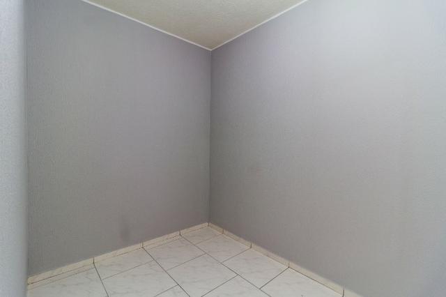 Apartamento ótimo, próximo ao terminal pinheirinho em frente ao mercado condor - Foto 9