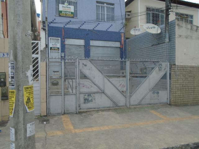 Loja com Área de 150 m² e 2 Garagens para Aluguel no Caminho de Areia (566945)