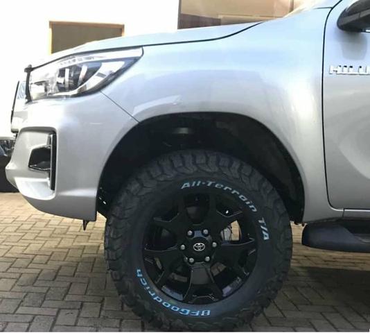 Pneu Novo 285/65r18 125/122R BF Goodrich All terrain KO2 (a unidade) - Foto 5