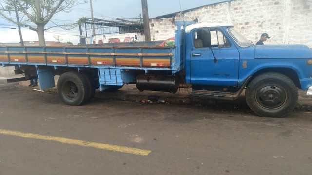 VENDO OU TROCO CAMINHÃO CHEVROLET