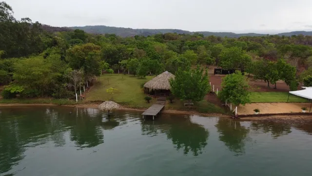 Vendo chácara na beira do lago