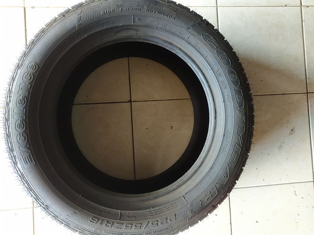 Pneu 225 55 16 Goodyear Excellence  - Foto 5