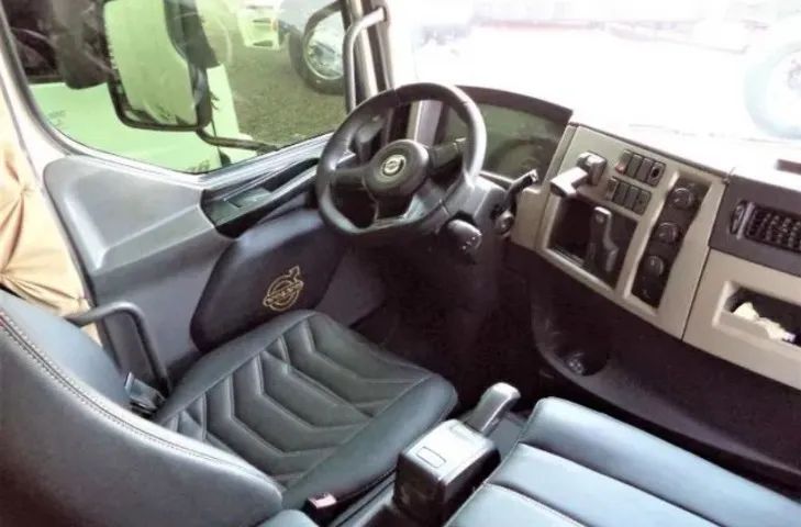 Volvo VM 330 Carroceria  - Foto 5