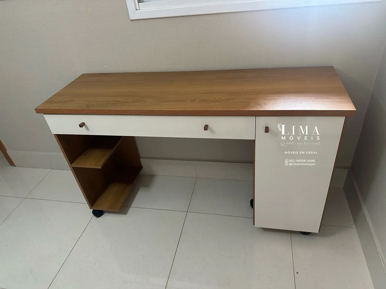 Escrivaninha c/ rodinhas// Mesa de estudos  - Foto 2