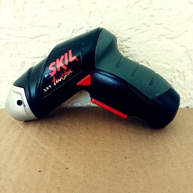 Parafusadeira Skil Twister 2000 3,6v com fonte 