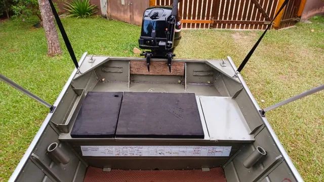 Barco de Aluminio de 6 mtrs c/  motor de popa Parsun 40 Hp - 2 T rabeta longa 20" - Foto 7