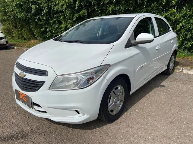 CHEVROLET - ONIX - 2017/2017 - Branca - R$ 55.900,00 - Ativa Veículos