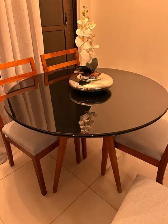 Mesa de jantar com tampo de vidro - Foto 2