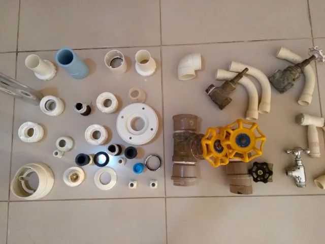 Material de construção, diversos, Joelhos, curvas, etc. Alguns produtos novos e outros usa