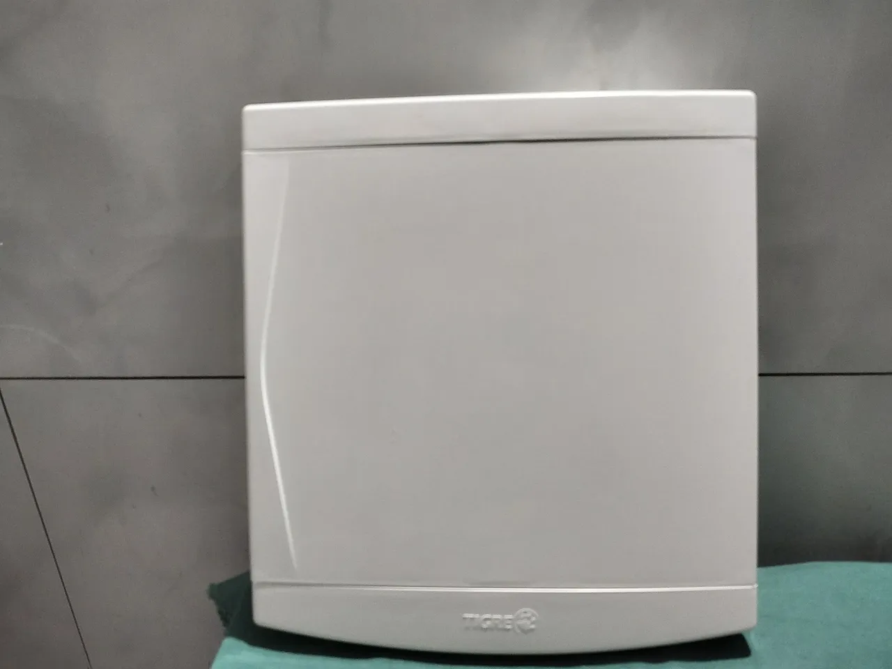 QUADRO DE DISTRIBUIÇÃO DE EMBUTIR PARA 24 CIRCUITOS <br>