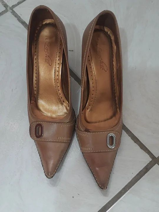 Sapatos de couro