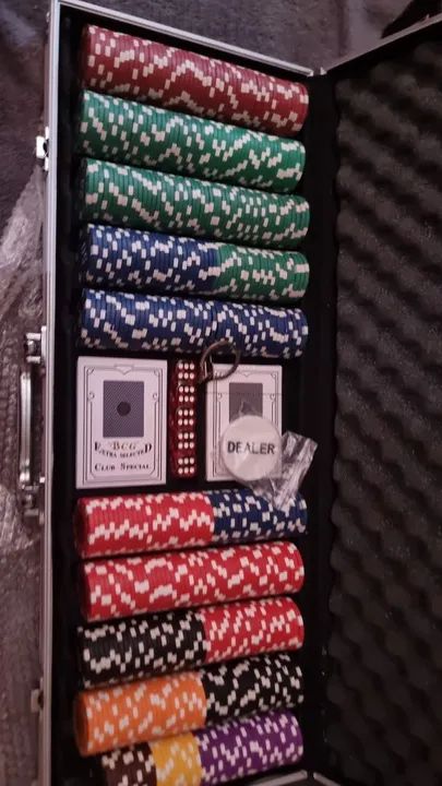 Maleta de poker originalmente com 500 fichas em ótimo estado!! - Foto 2