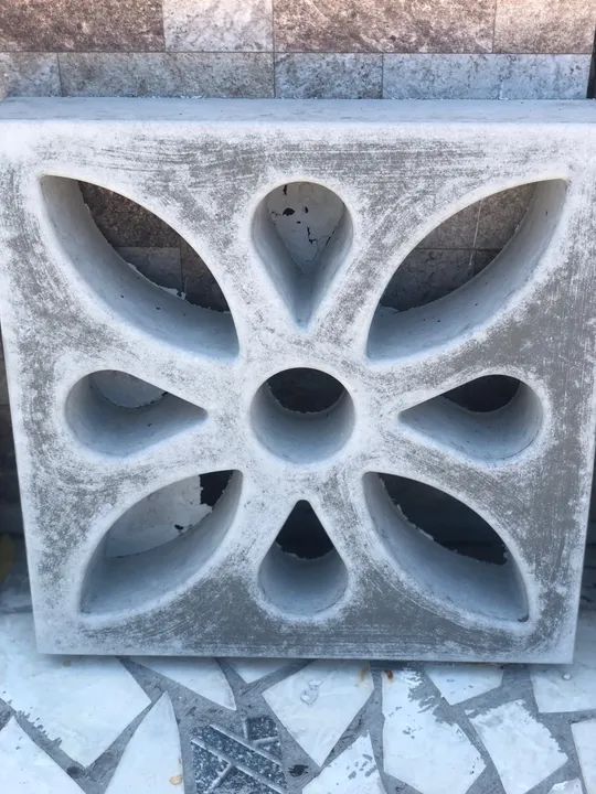 Peça Decorativa em Concreto para Jardim - cobogo flor 39x39cm