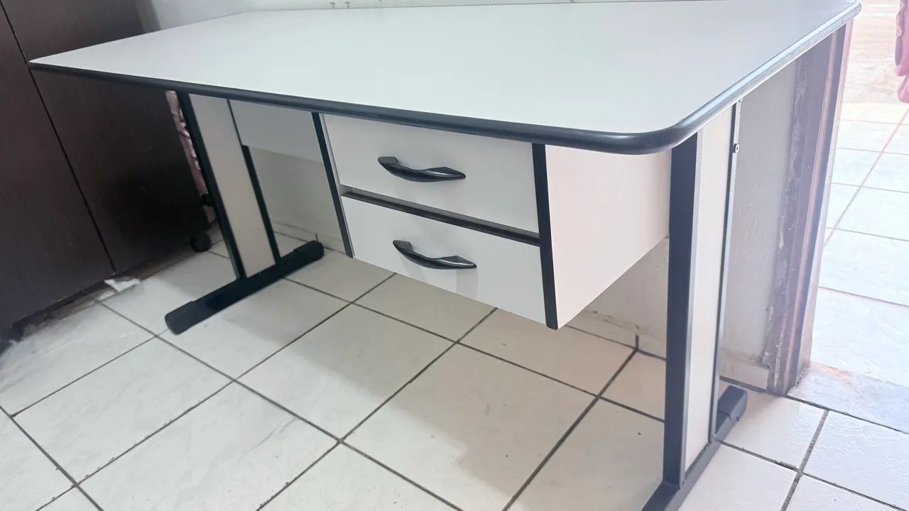 Office desk64301532483587121