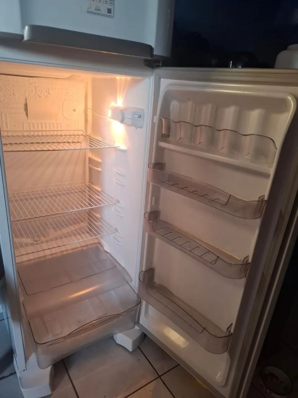 Geladeira Esmaltec 276L 127 volts - Foto 3