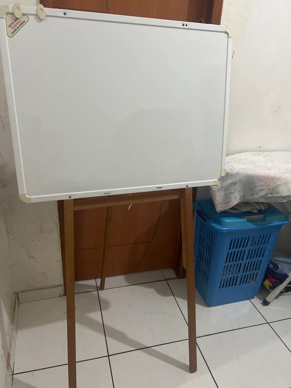 Lousa branca. 64840782896257120