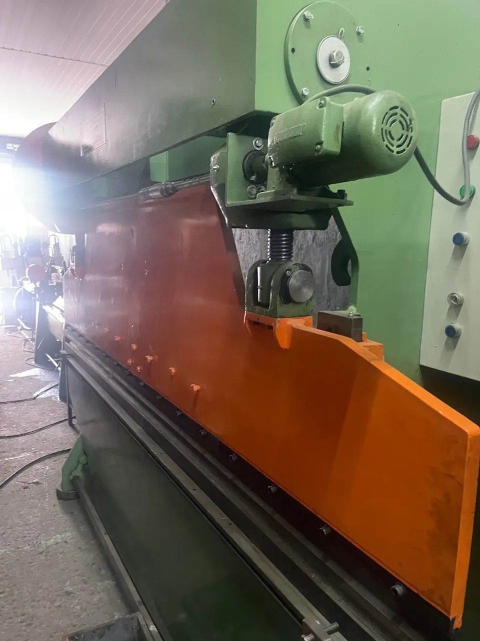 Dobradeira  Newton 3050 mts 40 ton buchas novas impecável  - Foto 5