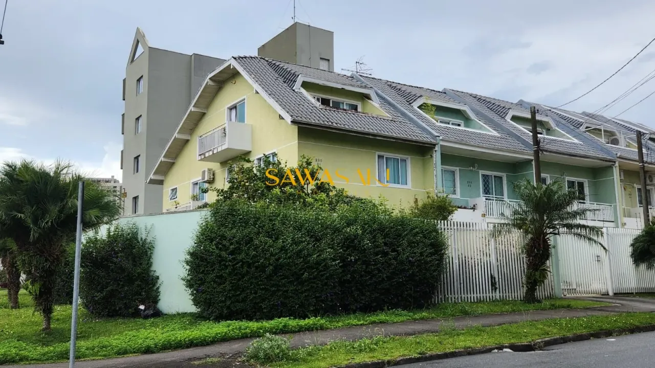 Sobrado à venda no bairro Capão Raso - Curitiba/PR