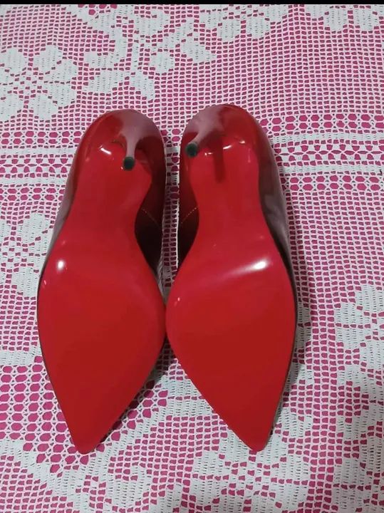 Salto Alto Vermelho e Preto - Foto 2