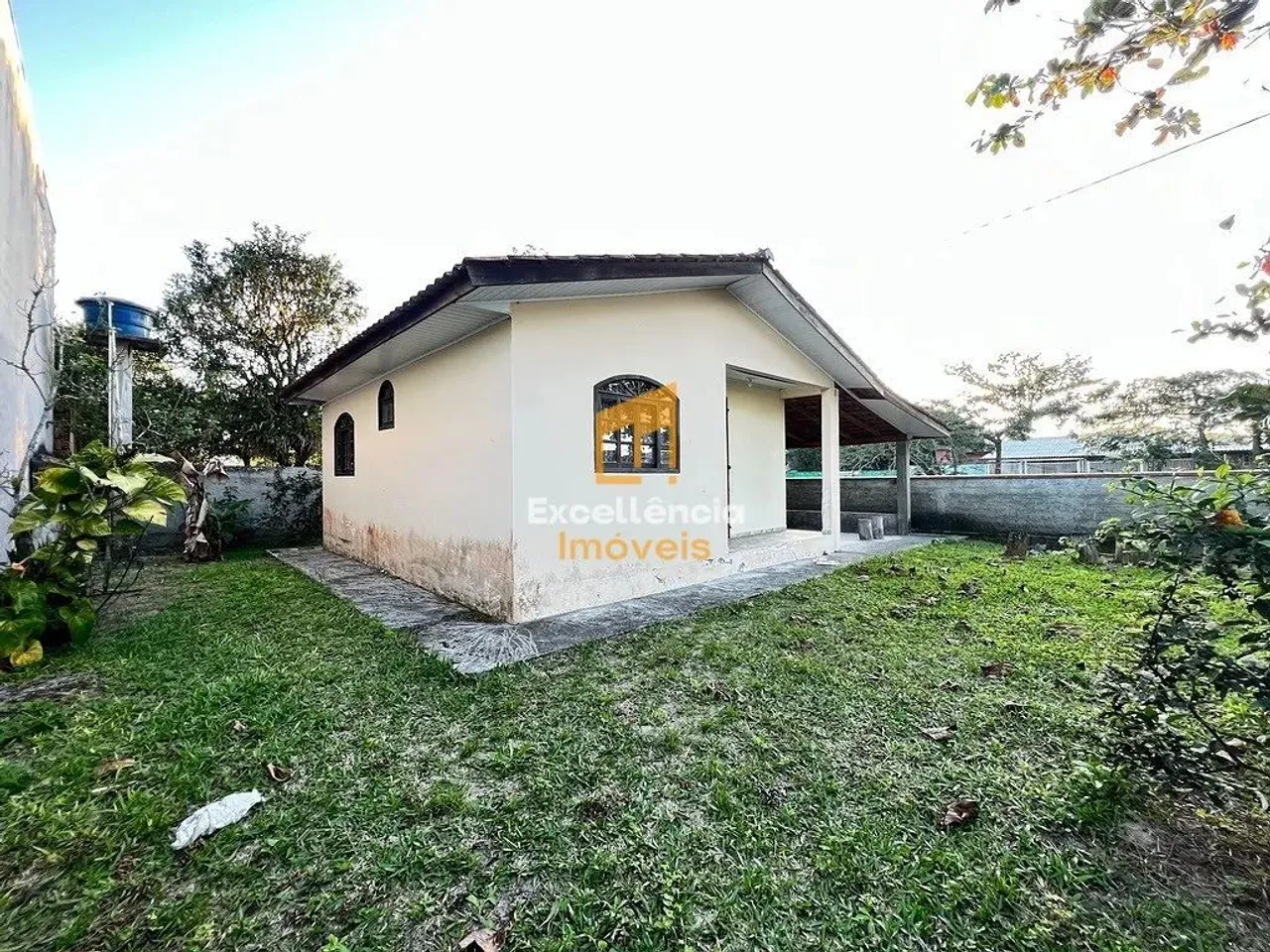 Casa em Shangri-la com 02 dormitórios