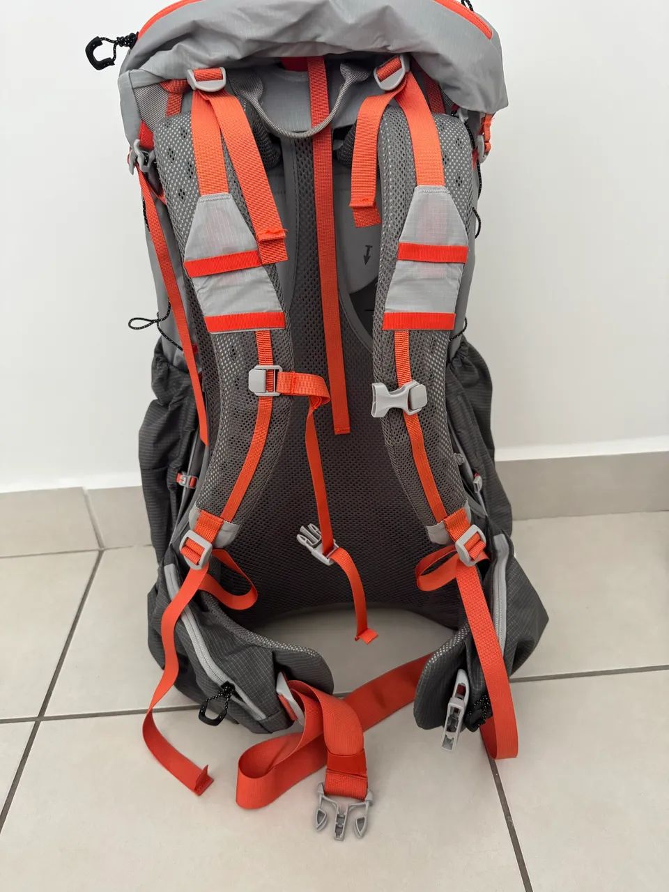 Mochila Trilha Trekking 900 Light 45+10l Domyos Cinza - Foto 2