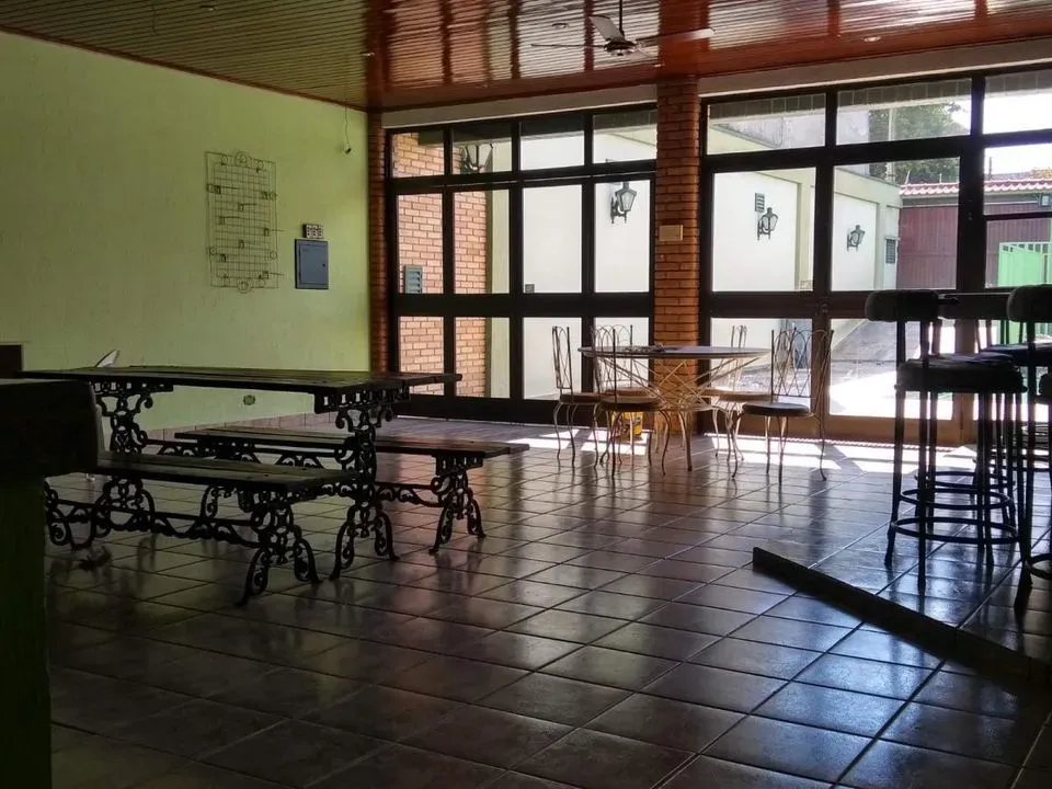 Sobrado para Venda em Sorocaba, Jardim Leocádia, 6 dormitórios, 2 suítes, 5 banheiros