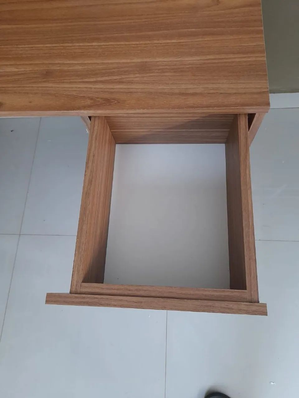 Escrivaninha de madeira Mdf com gaveta - Foto 2