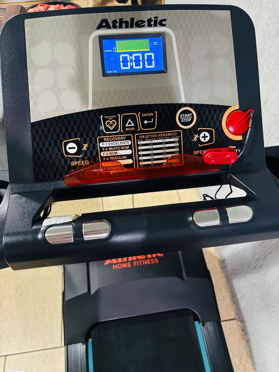 Esteira Athletic P/130kg 16km/h Semi Nova  - Foto 5
