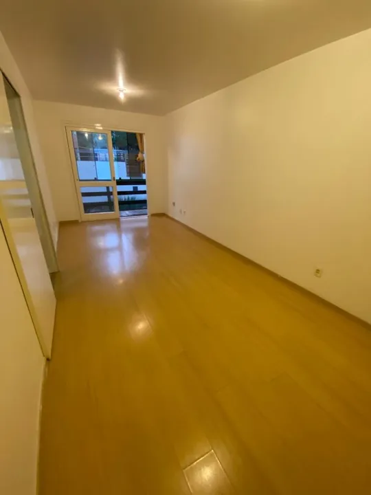 Apartamento com sacada 2 dorm. Perto do Shop. Iguatemi
