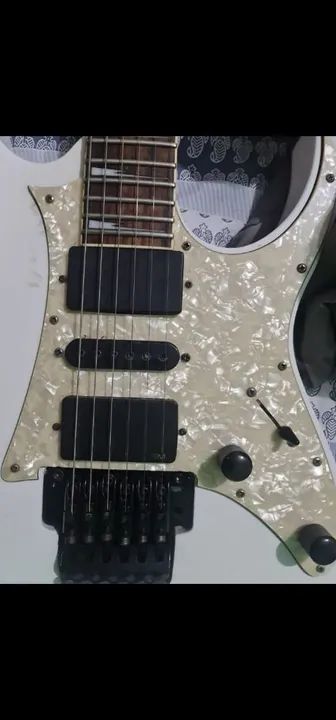 guitarra ibanez emg