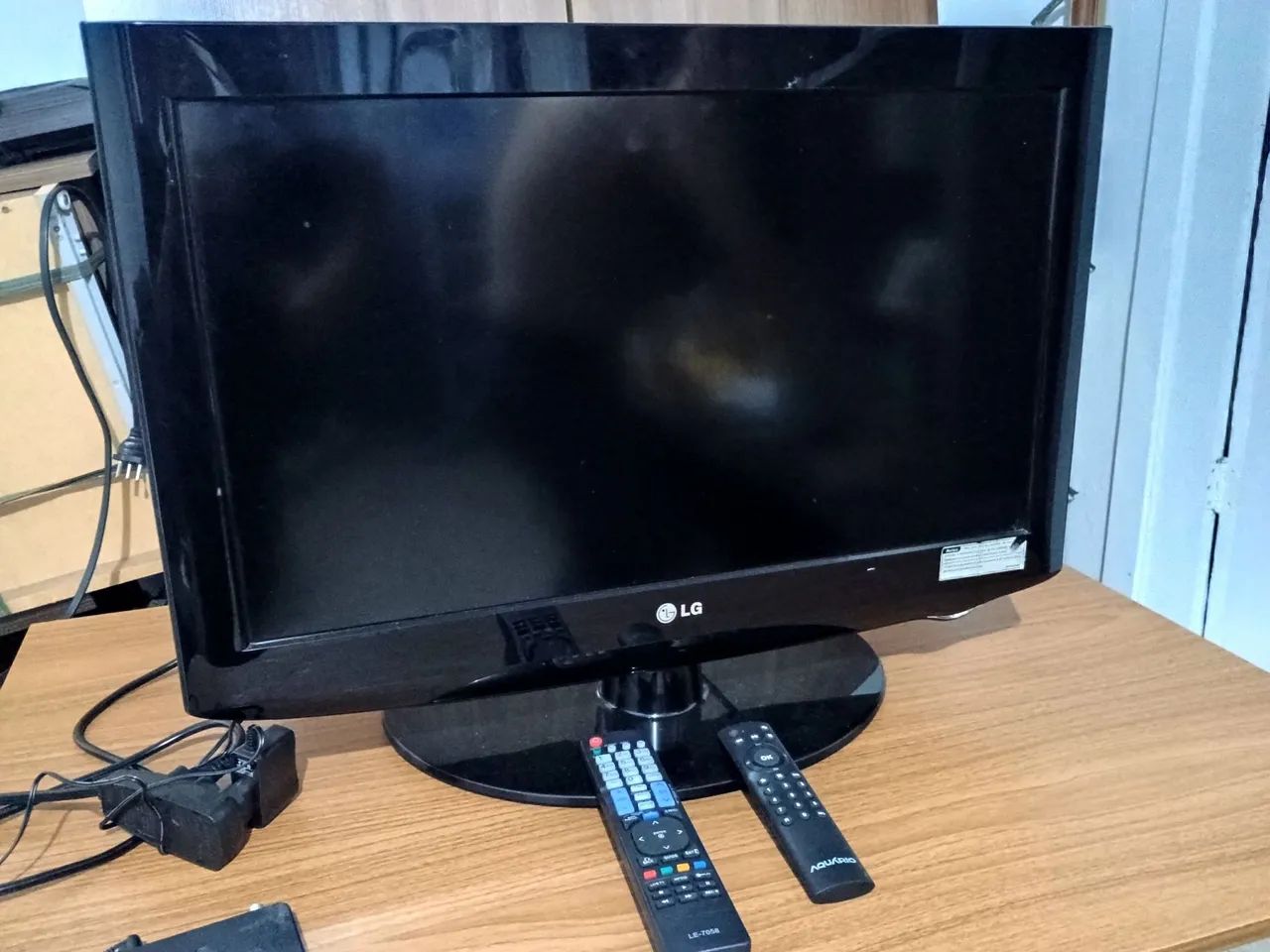 Tv 26 polegadas completa conversor externo novo, dóis controles,e pezinhos  - Foto 2