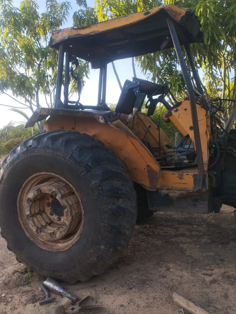 Trator Valmet 15 80 para arrumar ou desmanche