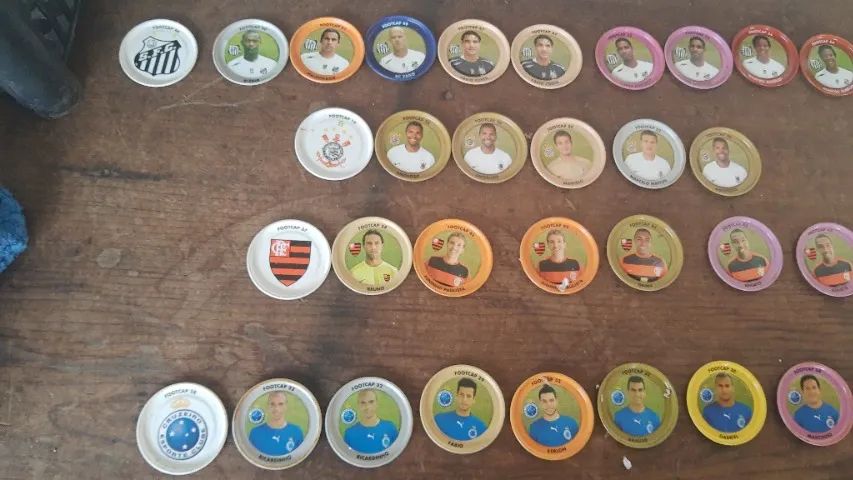 57 tazos colecionáveis de time  - Foto 2