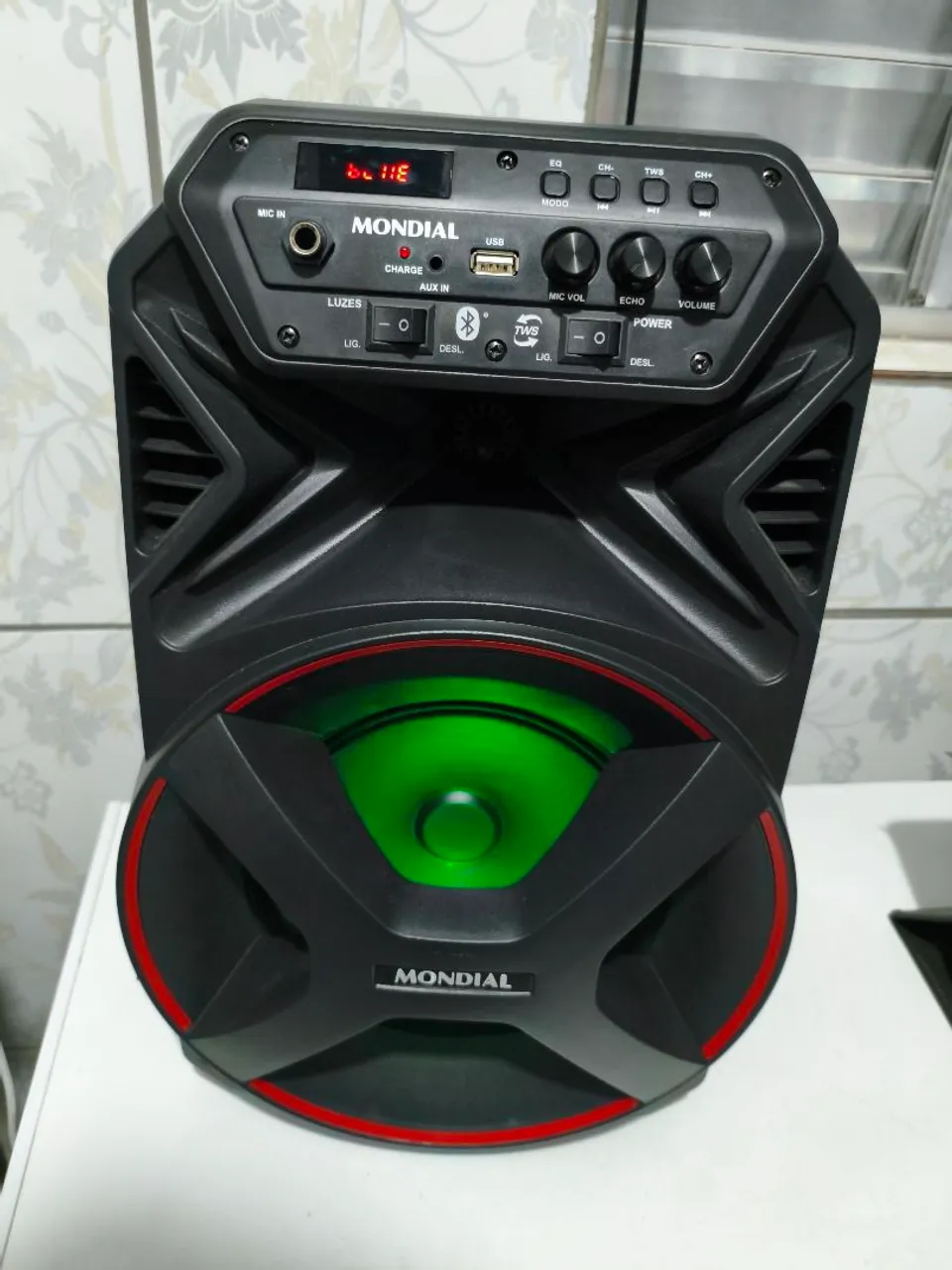 CM250 Caixa de Som Mondial com Luzes e Bluetooth