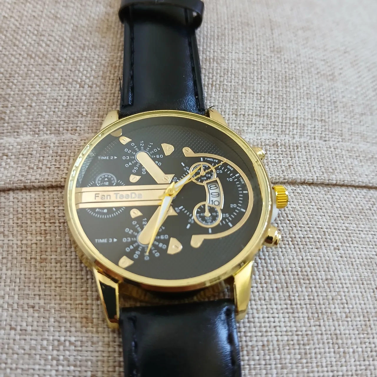 Relógio Masculino de Pulso - Dourado com Mostrador Preto