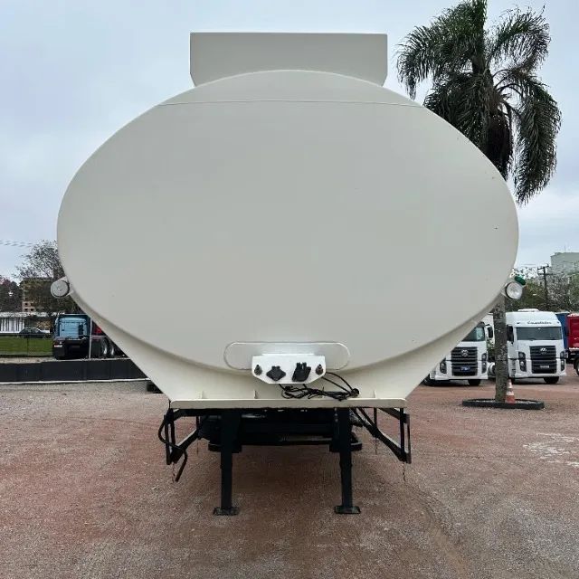 Carreta Tanque Compartimentada 7 Bocas 2017 35 Mil Litros - Foto 2