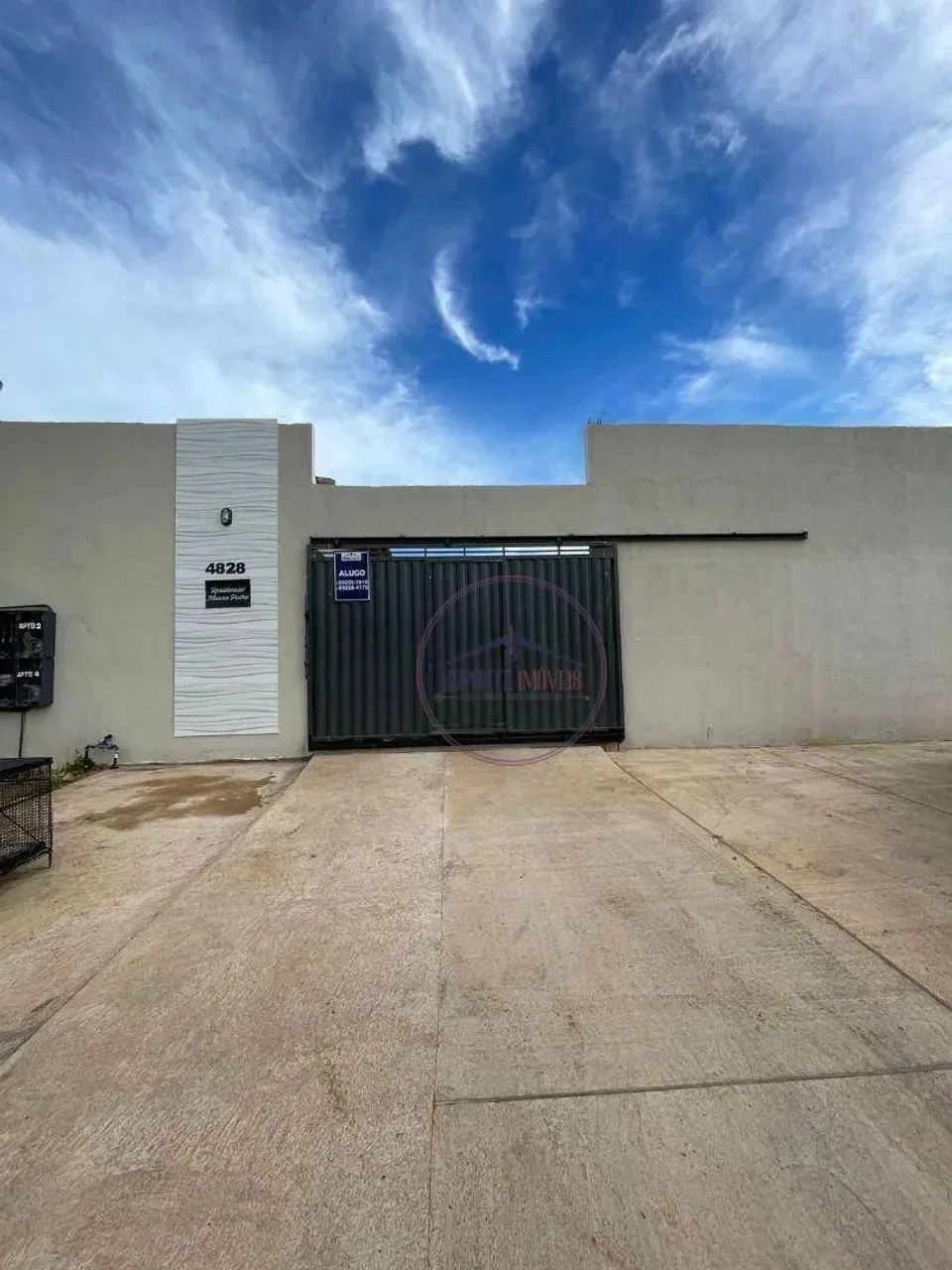 Alugo Casa (vila) contendo 2 quartos - Próximo ao shopping