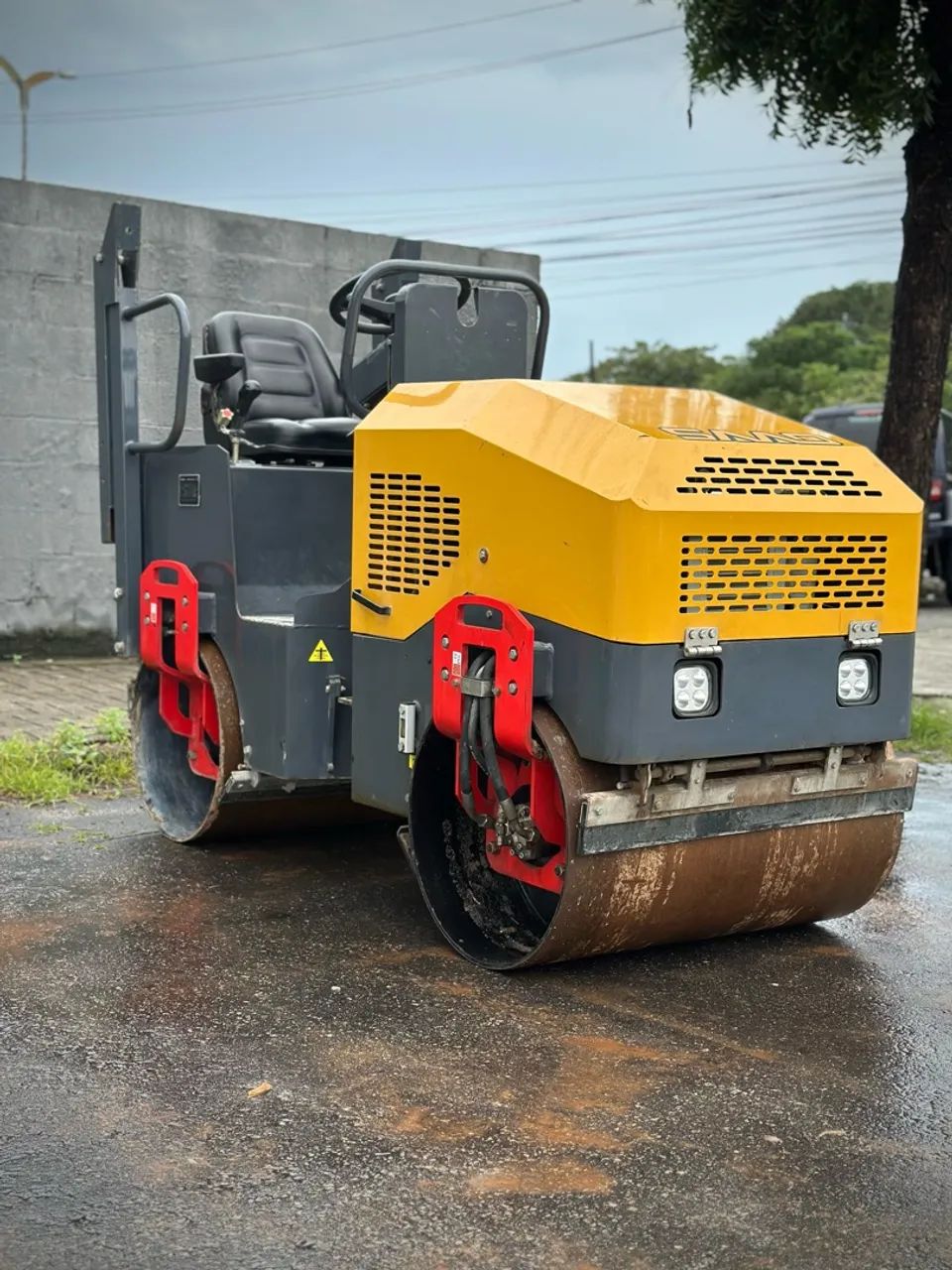 Alugo Rolo compactador de solo - Foto 2