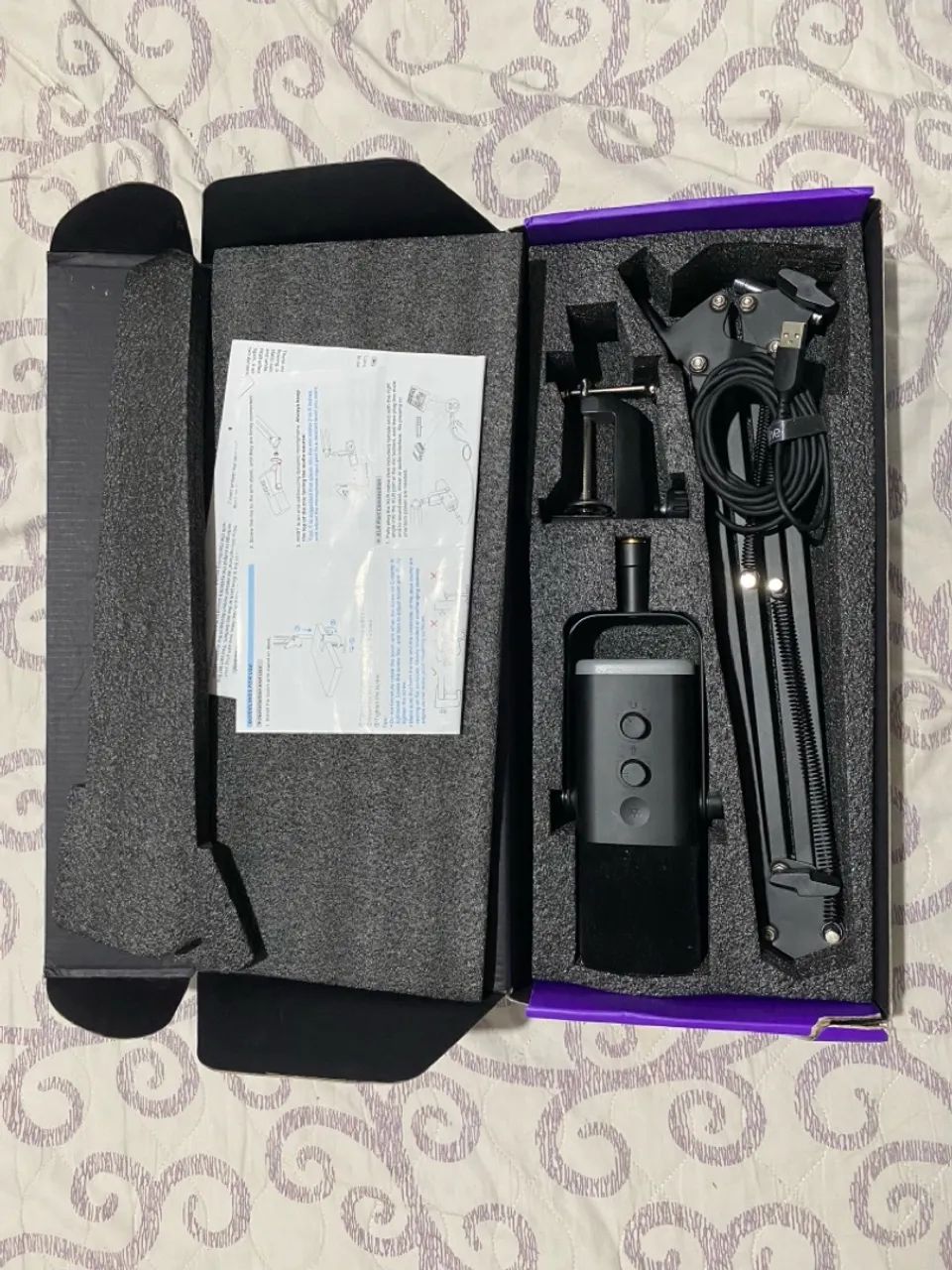 Microfone Profissional com Braço Articulado - Novo!